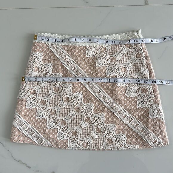 Endless Rose Crochet Lace Mini Skirt Size Medium - Picture 5 of 9